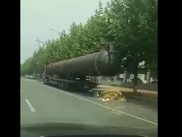 孙总定购的第5条蒸压釜准时发货，交货完毕